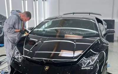 Präzise Umsetzung einer individuellen Folierung für einen Sportwagen unseres Kunden